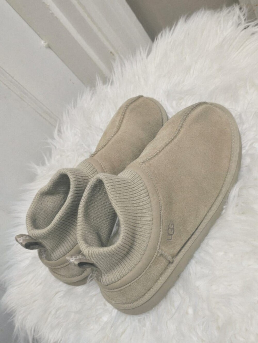 UGG CLASSIC ULTRA STRETCH CUFF Chocolate color Size 5 - Picture 3 of 9
